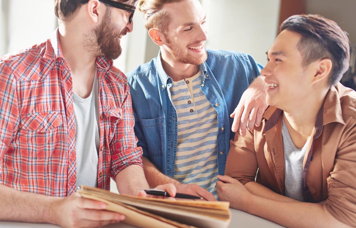 Salle de formation moderne avec équipements technologiques