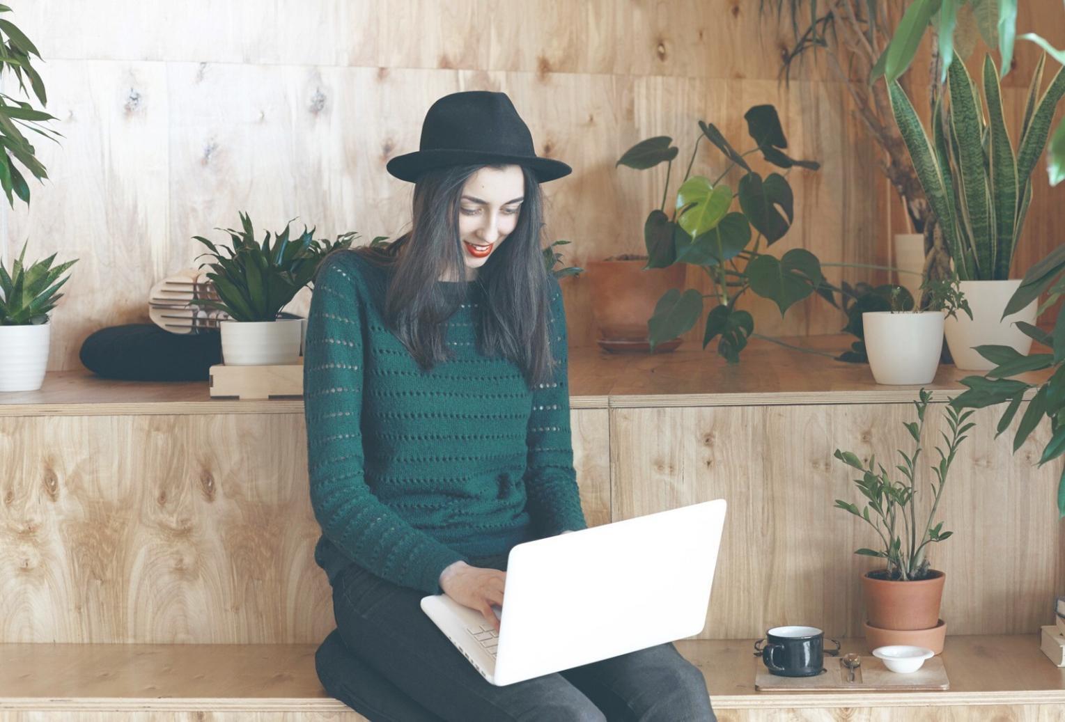 Graphiques financiers et analyses de marché sur écran d'ordinateur